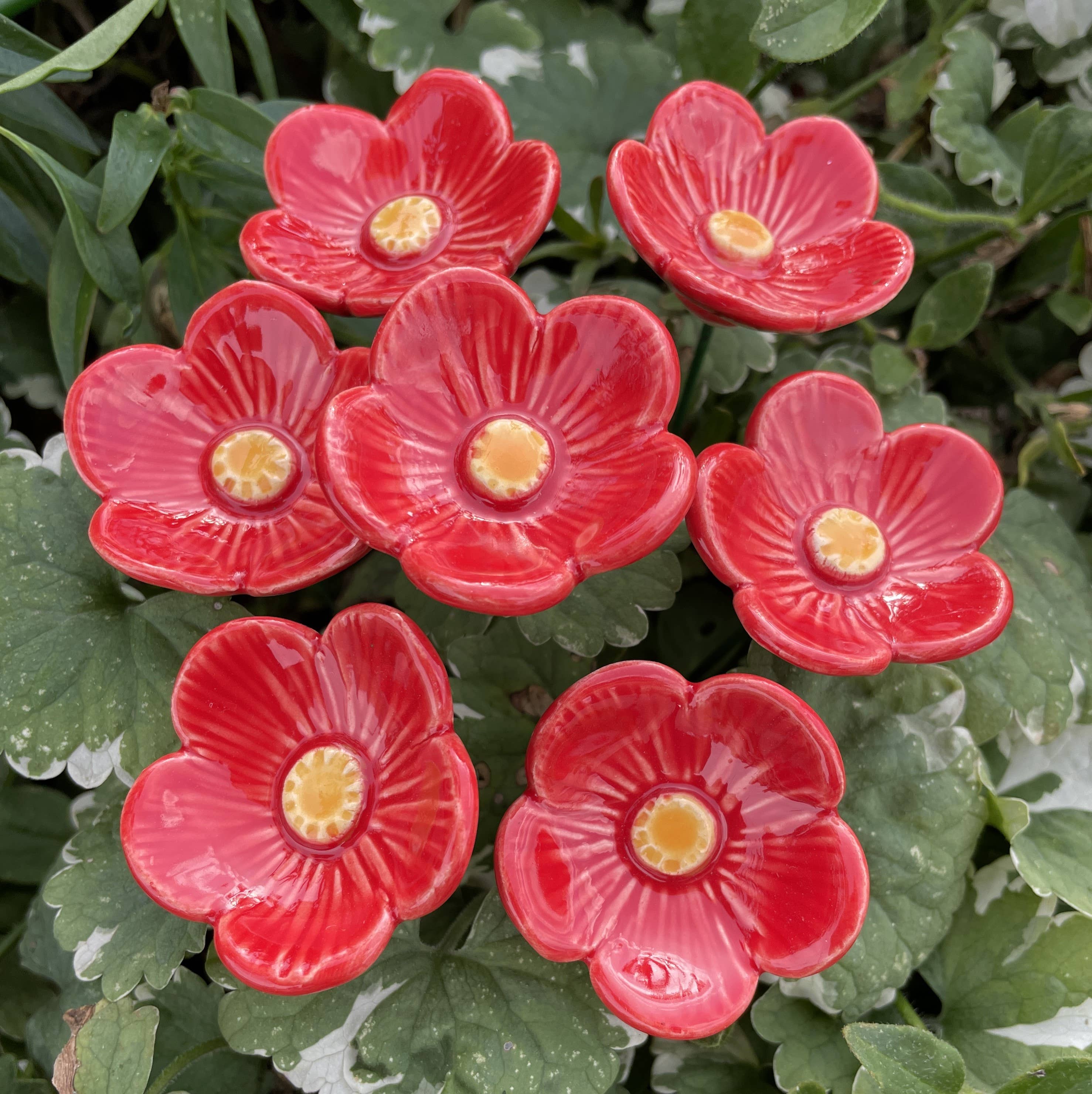 Pannonhem AB. - Vendita all'ingrosso Paletti da giardino/prato - Fiori di prugna rossa in ceramica, paletto per piante3