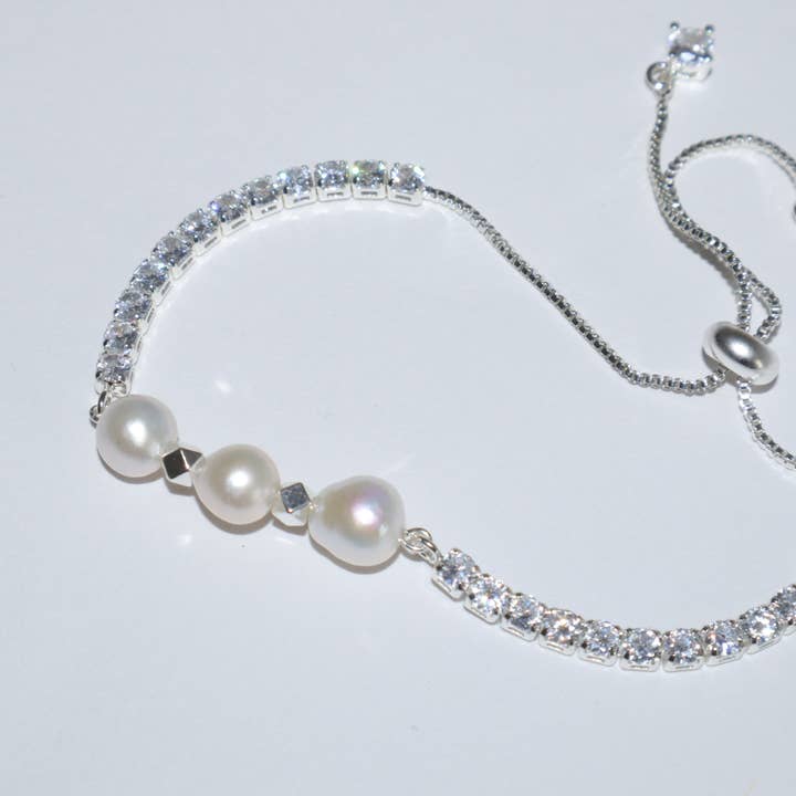 Lustre Pearl Tennis Bracelet for wholesale by Ninemoo