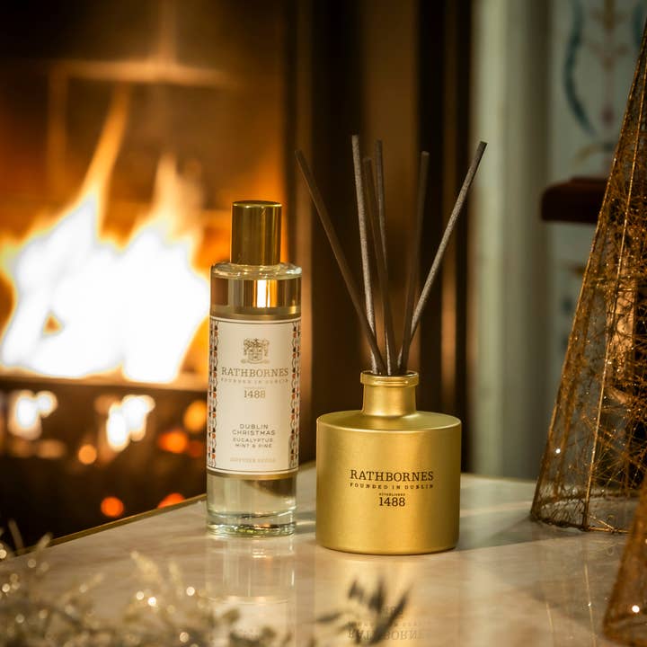 Rathbornes 1488 - Venta al por mayor Difusores de palitos - Difusor de Varillas Aromáticas de Navidad de Dublín (Eucalipto, Menta y Pino)1