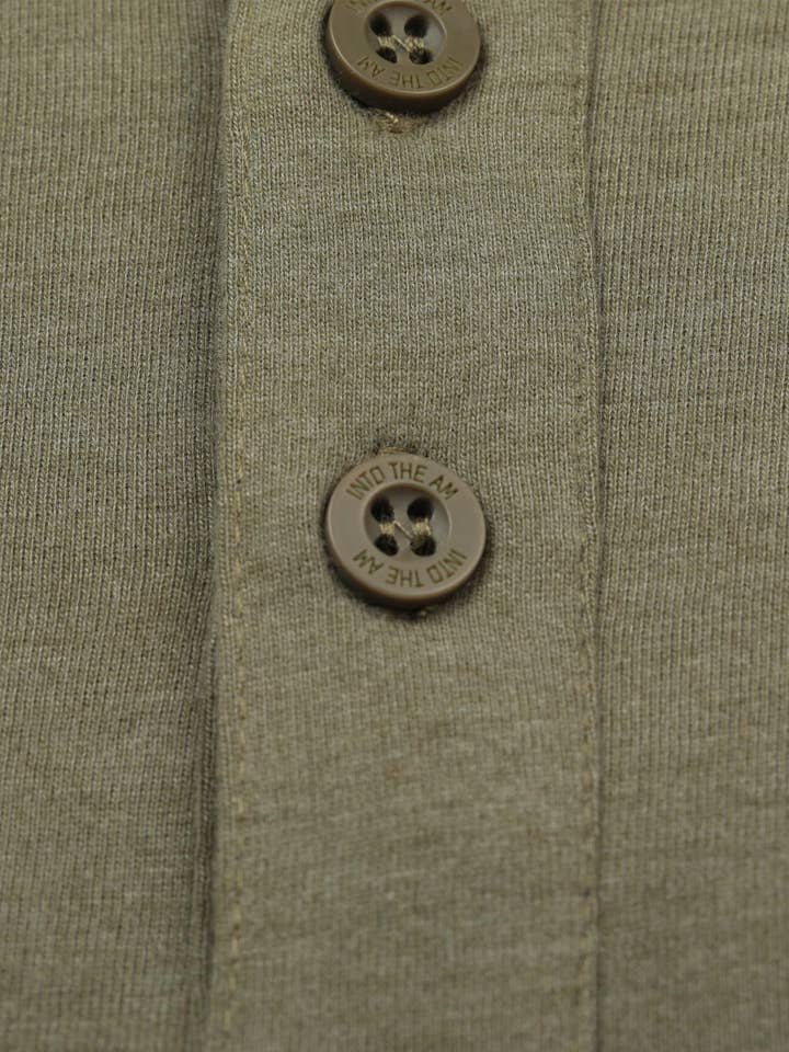 INTO THE AM - Vendita all'ingrosso Maglietta - Uomo - Maglietta Henley a Maniche Corte da Uomo (di Marca)24