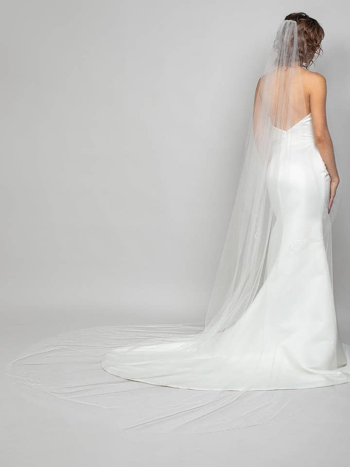 Velo catedral con lazo de perlas Reign para venta al por mayor de Ariel Taub