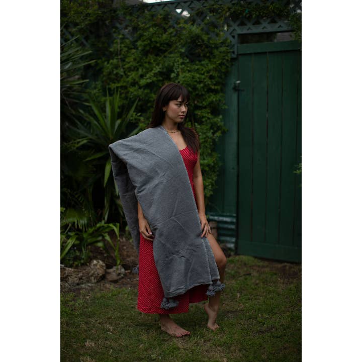 Voyage - Wholesale Throw Blanket - Blanket/Throw Pom Pom - Handmade Morocco - Grey10