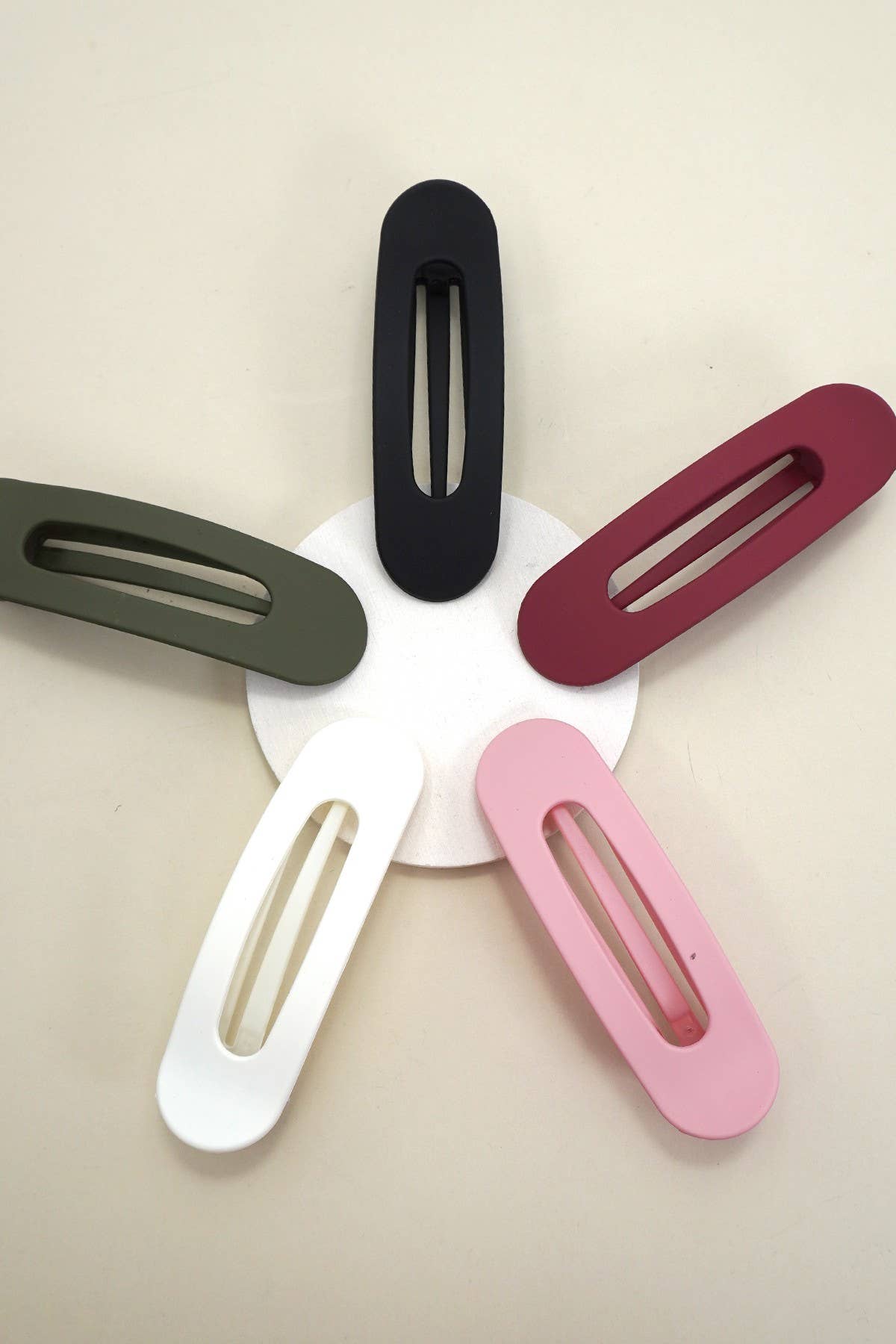 JOSSLYN by wall to wall - Wholesale Hair Clip - Women's - LARGE OVAL LAY DOWN FLAT HAIR CLAW CLIPS | 40H9163