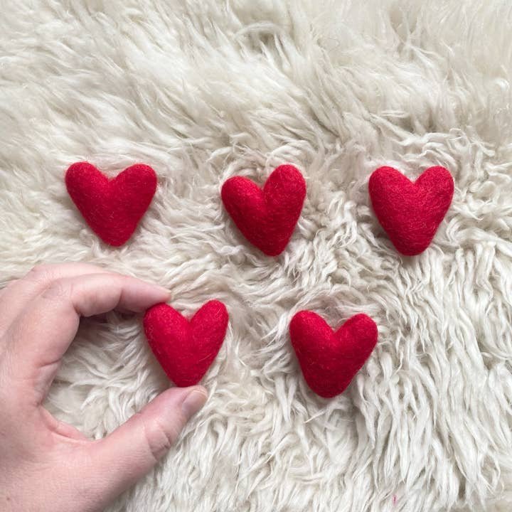 Sheep Farm Felt - Wholesale Decorative Tabletop Object - Red Hearts- Set of 201