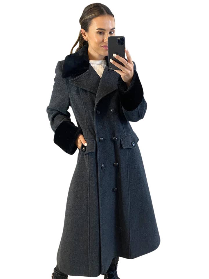 Anastasia – Casaco - Mulher por atacado – Casaco de inverno feminino com acabamento de pele militar trespassado2