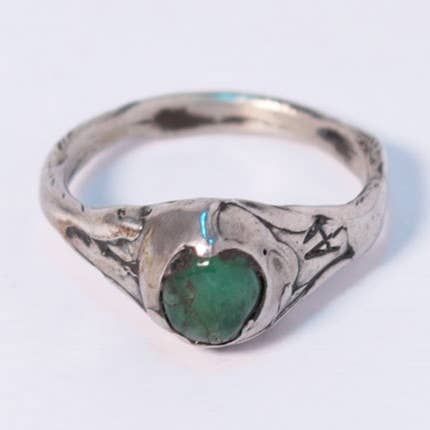 Smaragd rot mini chevalier ring för wholesale av Arlo Haisek