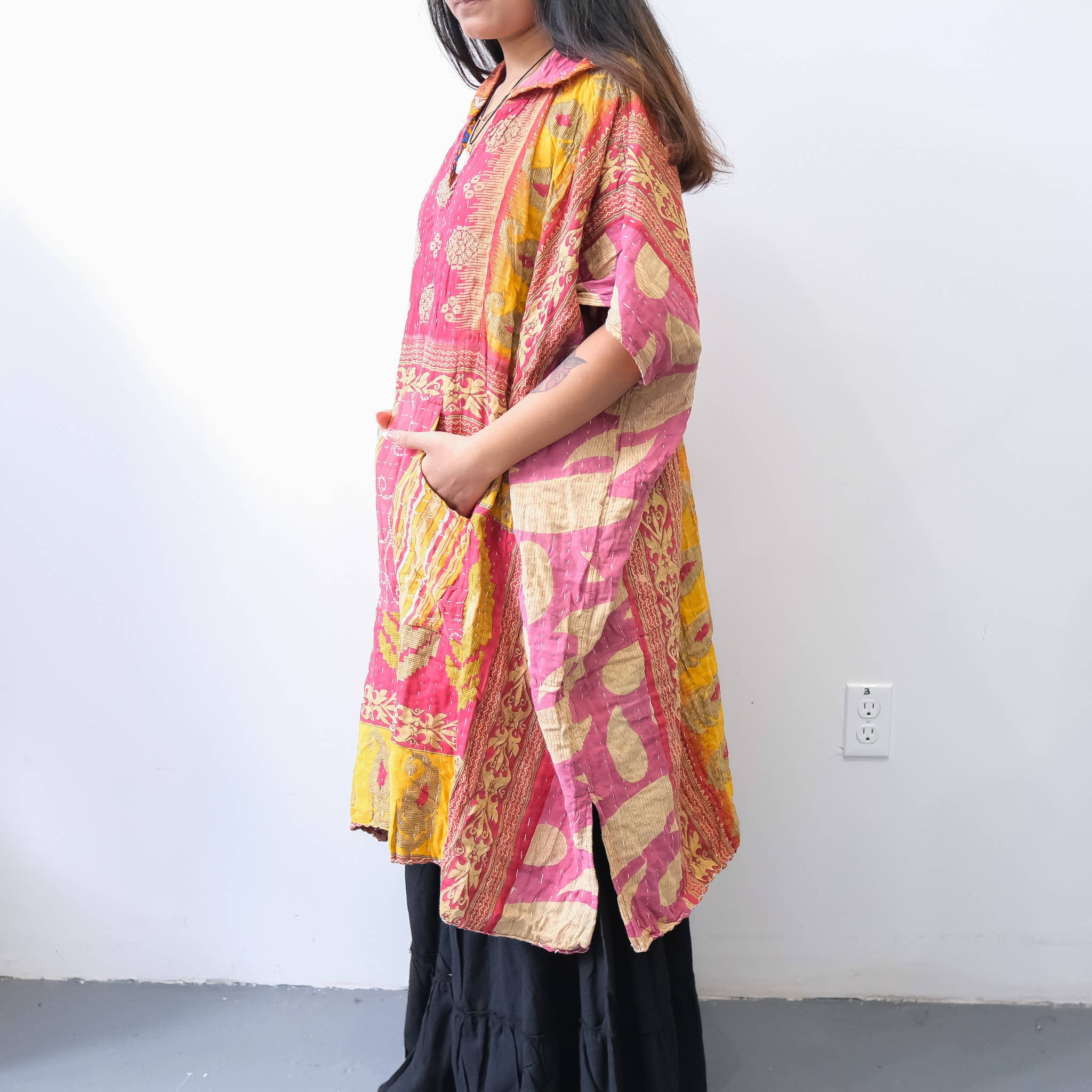 Karma Nepal Crafts – Engroshandel Poncho - Dame – Håndlavet Kantha Vendbar Poncho med Hætte14