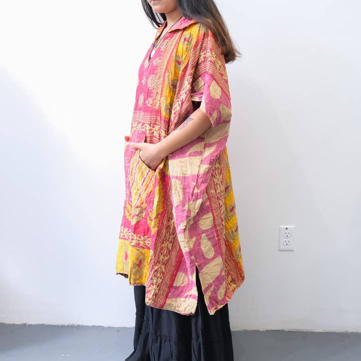 Karma Nepal Crafts – Engroshandel Poncho - Dame – Håndlavet Kantha Vendbar Poncho med Hætte14