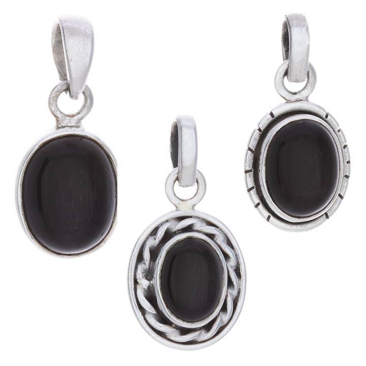 Pendentif ovale en forme d'étoile noire assorti (taille de 20 mm à 24 mm de haut) pour la vente par Kheops BLJ Jewelry