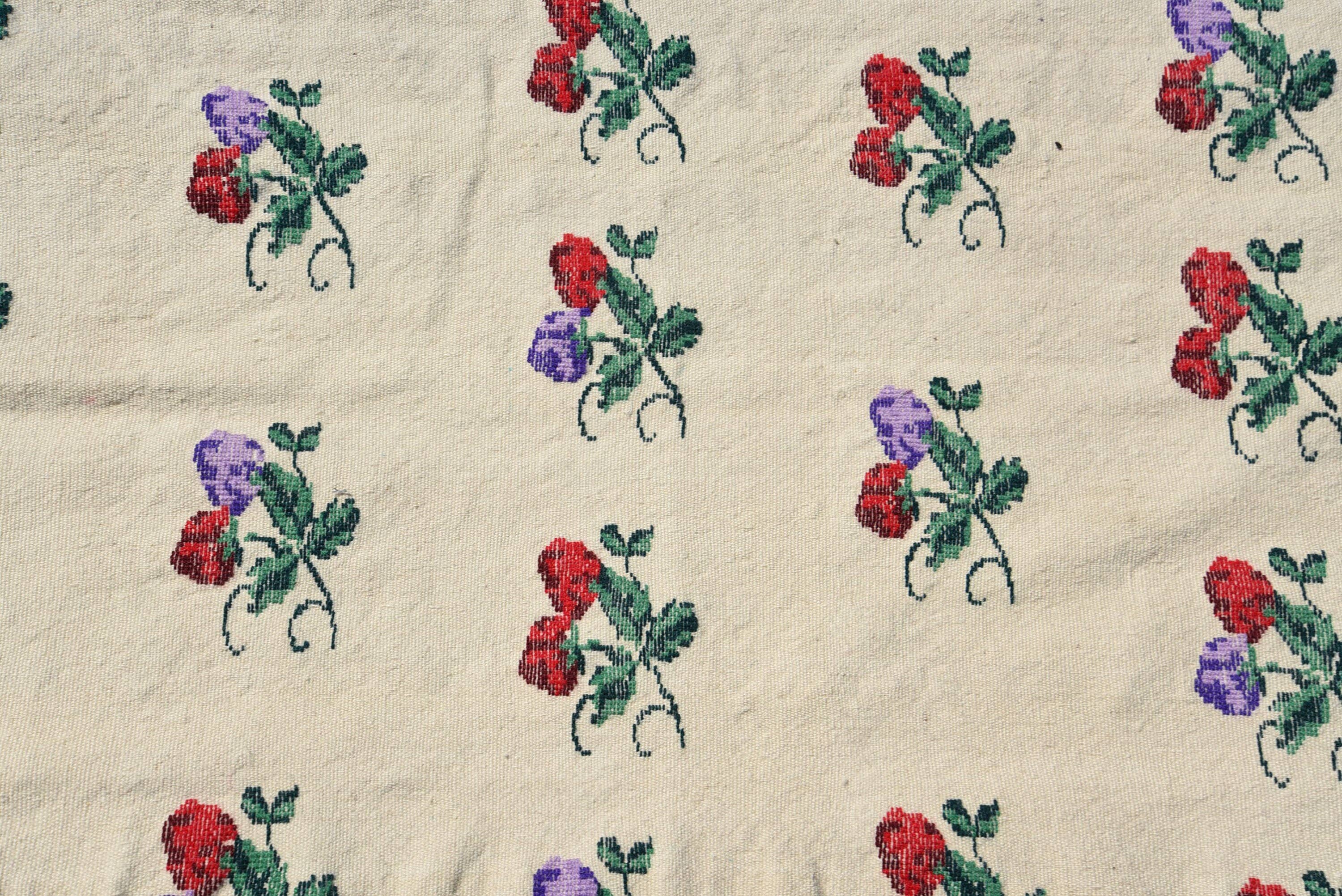 The Loom Wholesale – wholesale Hallmatta – Vintage handvävd blommig ullmatta i kräm och röd5