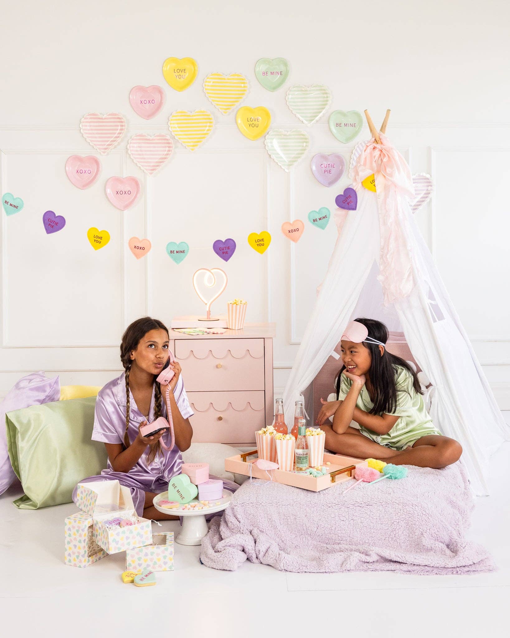 My Mind’s Eye - Wholesale Disposable Plate - CVH1141 - Conversation Hearts Dessert Plate Set2