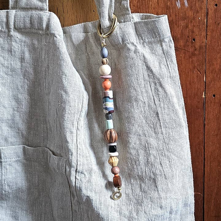 Petit Porte-clés Trouvé N° 108 pour la vente par Hey Darling Collective