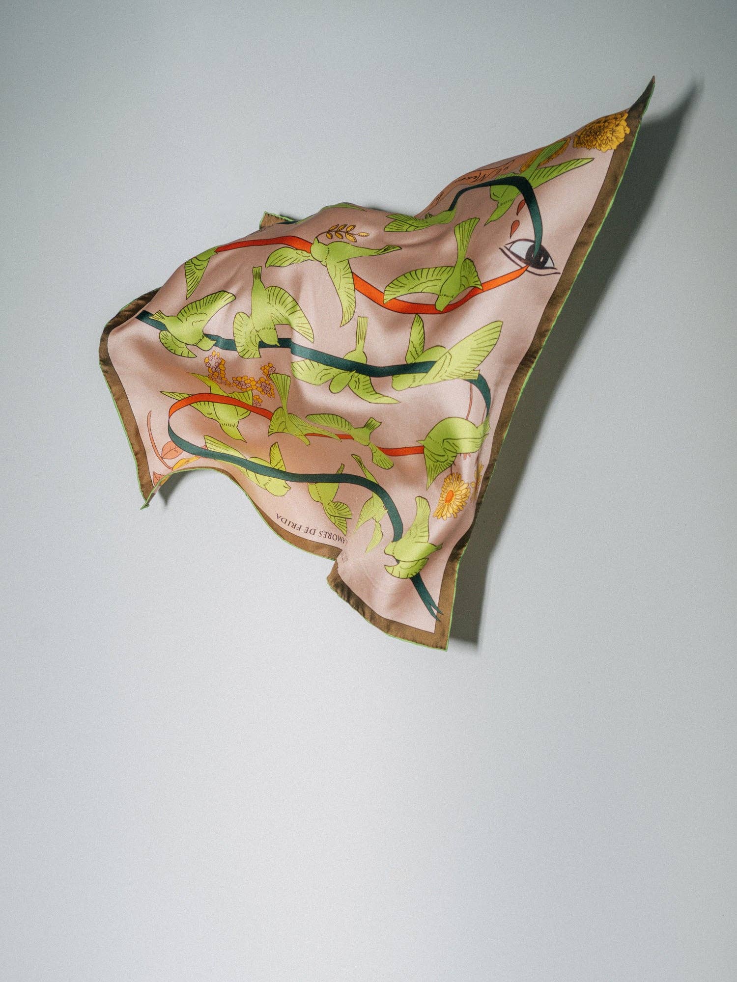 Verde neo Foulard a bandana in seta Frida x Lost Pattern «House of Frida» - Verde neon in vendita all'ingrosso su Faire2