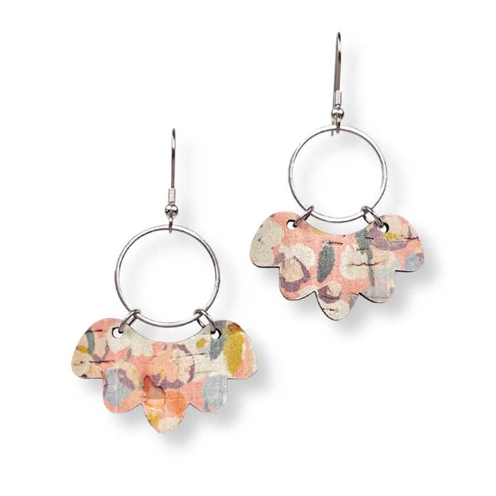 Poppy kork øreringe - Pastelhave for engroshandel hos Creek and Elm