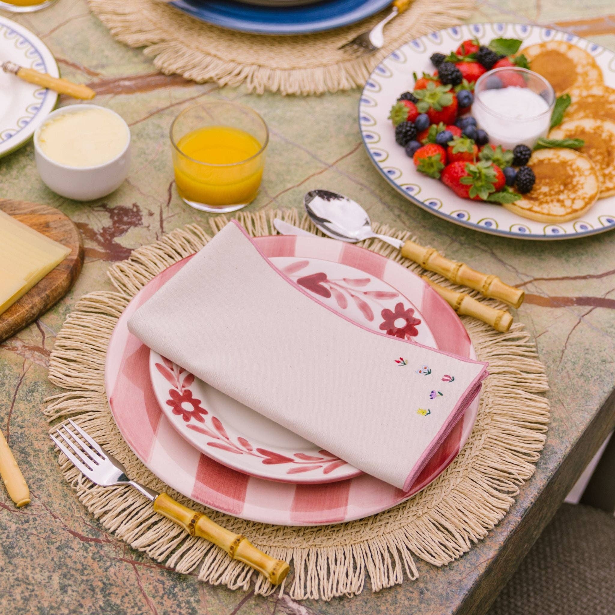 Torres Novas - Wholesale Dinner & Cloth Napkin - Nazaré white napkins with floral embroidery10