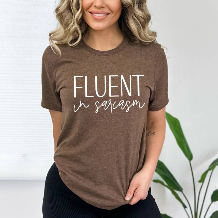 T-shirt graphique amusant Fluent in Sarcasm pour la vente par FAMS design
