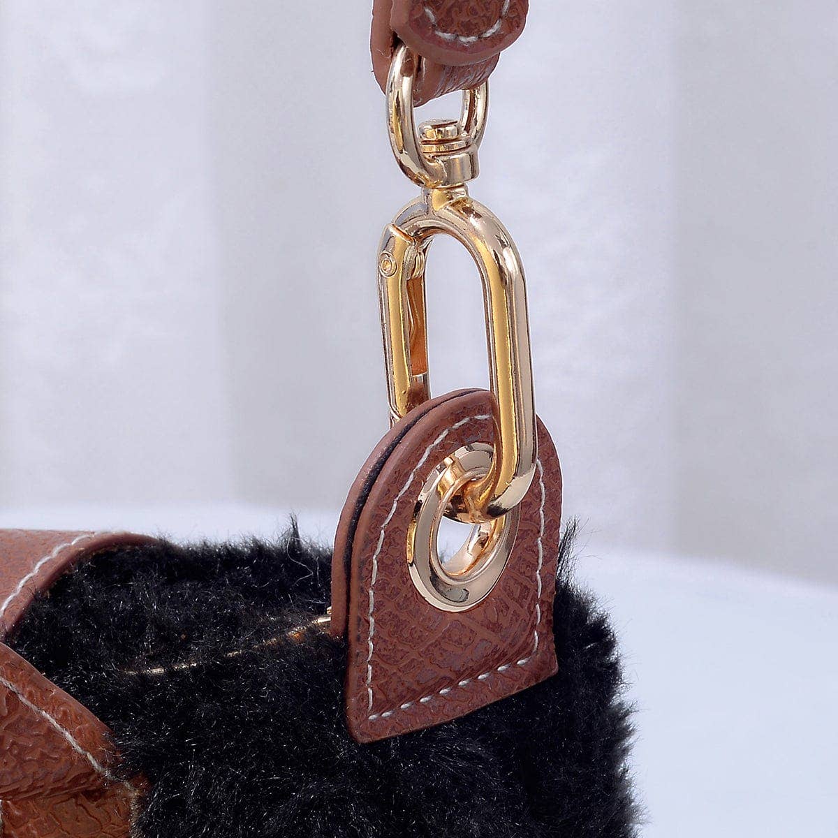 MiMi Wholesale - Vente Sac à bandoulière – femme - Sac bandoulière mini en shearling SW7815