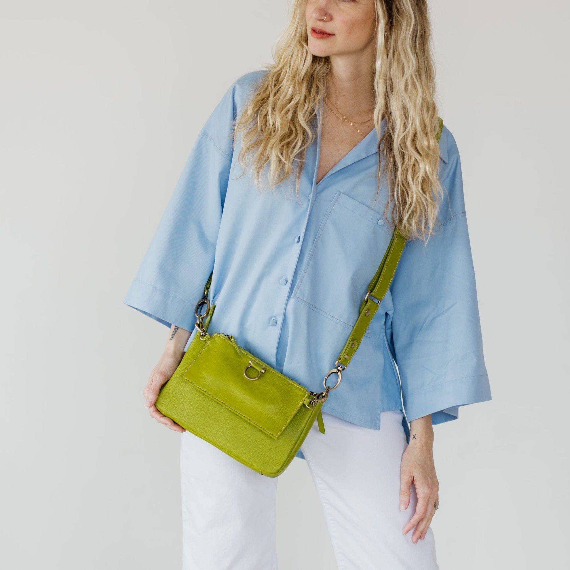 Sapahn - Wholesale Crossbody Bag - Women's - AE Crossbody Wristlet Wallet154