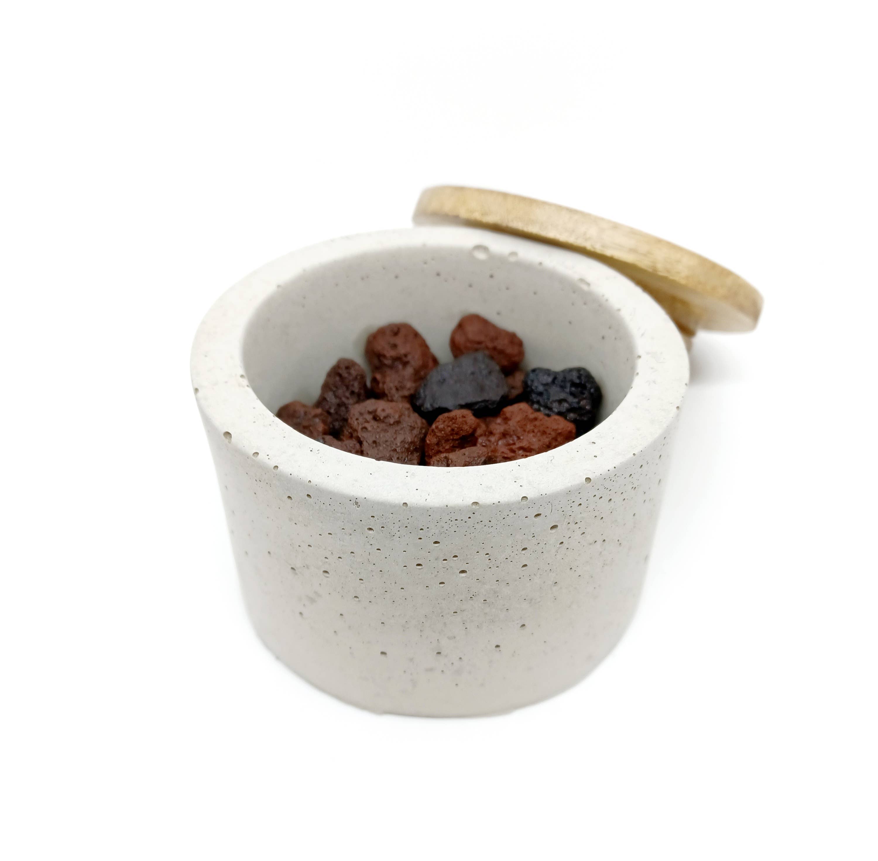 Autour Du Parfum – Großhandel Feste Parfüms – Magma - handgefertigter Betontopf mit vulkanischen Duftsteinen2