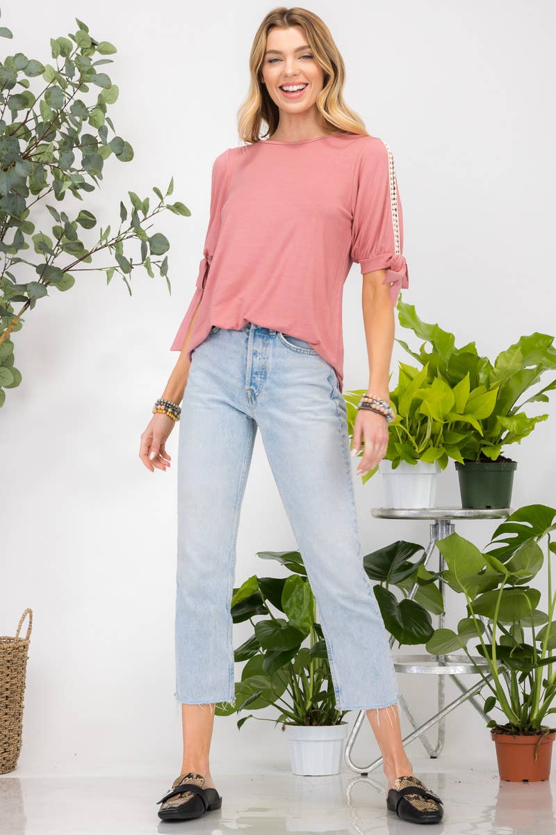 Celeste Clothing - Vendita all'ingrosso Camicetta - Donna - TOP CON MANICHE SPACCATE E DETTAGLIO A FIOCCO - CT437857