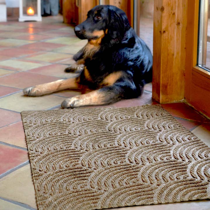 Tapis d'extérieur Dune™ Waves pour la vente par Studio 67 Wash+Dry Mats