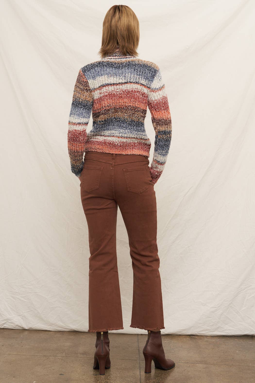 En Crème - Wholesale Jeans - Women's - Cropped Jeans with Frayed Hem 11