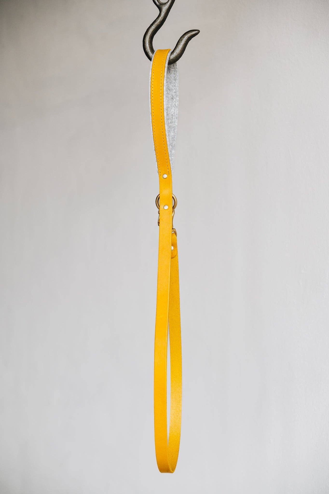 BAND&ROLL - Wholesale Pet Leash - Dog - LIGHTWEIGHT SHORT LEATHER LEASH. HITCH air24