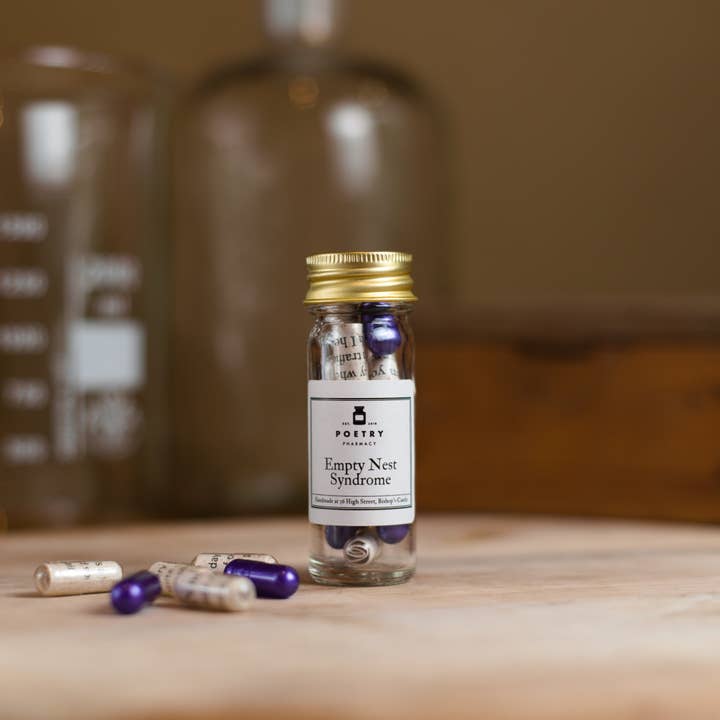 Syndrome du nid vide - Pilules de poésie (Petites) pour la vente par Poetry Pharmacy