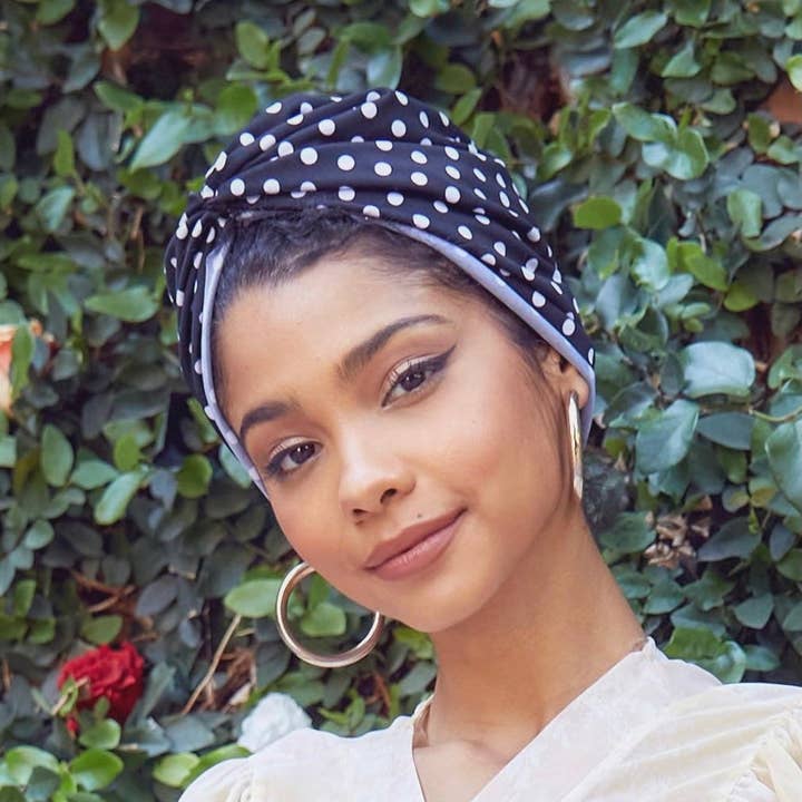 Kvinders spa-turban med sorte polkaprikker | Hårplejegaver for engroshandel hos OKIYAH