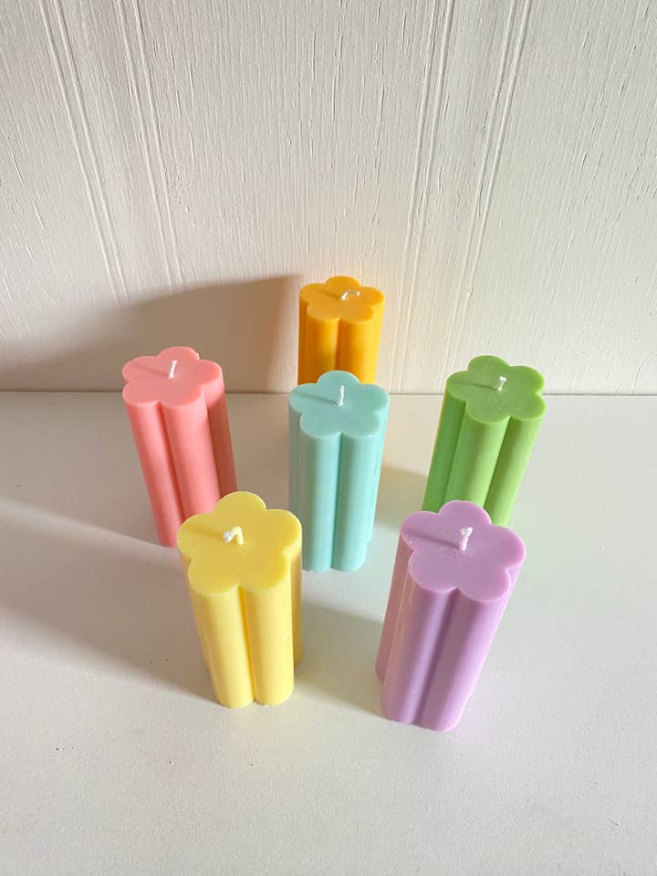 Bougie pilier Daisy Flower pour la vente par LitMe Candles