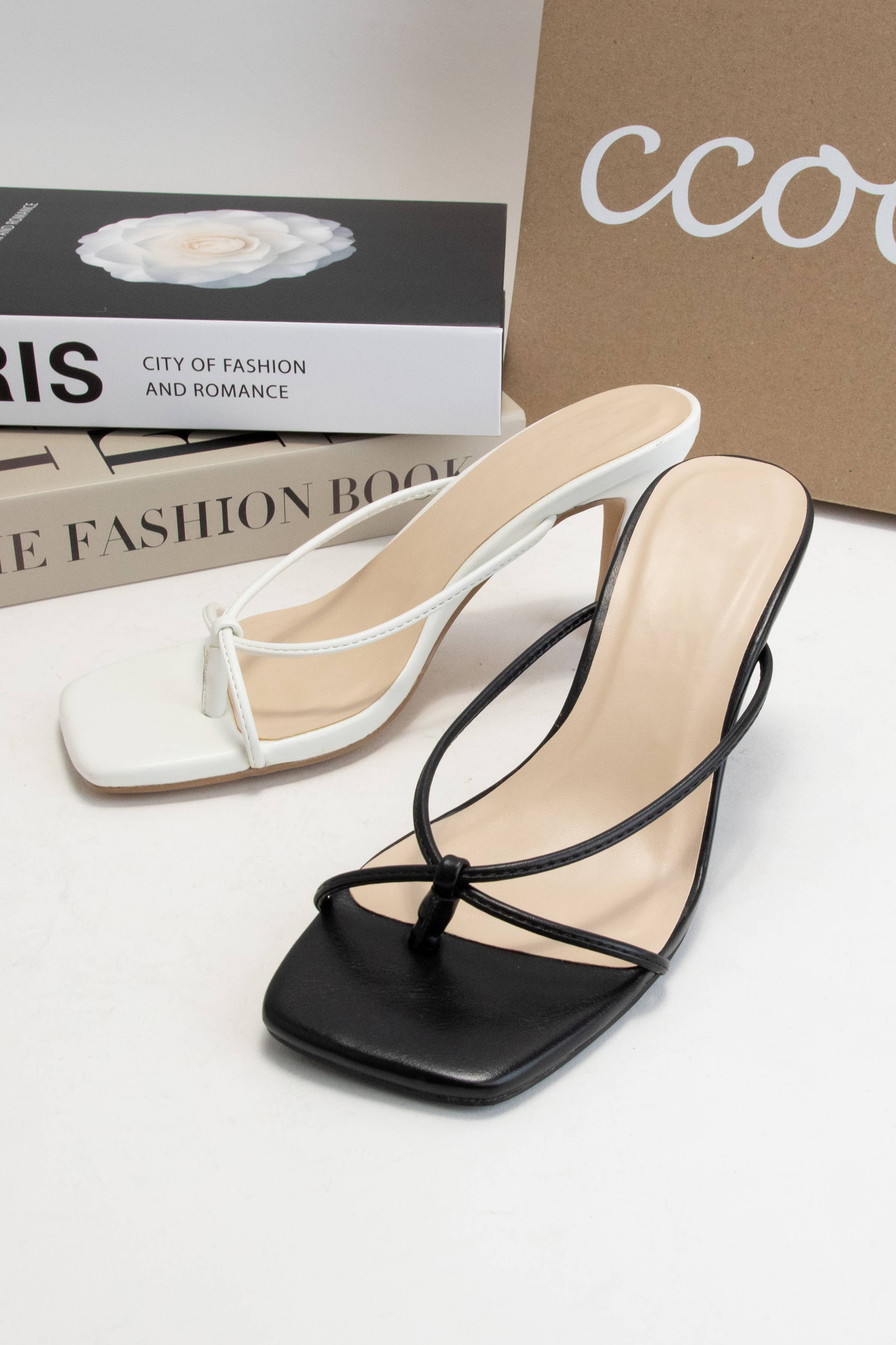 CCOCCI - Vente Chaussures à petit talon – femme - TALONS À ENFILER POUR CHATON, STYLE STRING À FINES BRETELLES EN FORME DE COLOMBE4