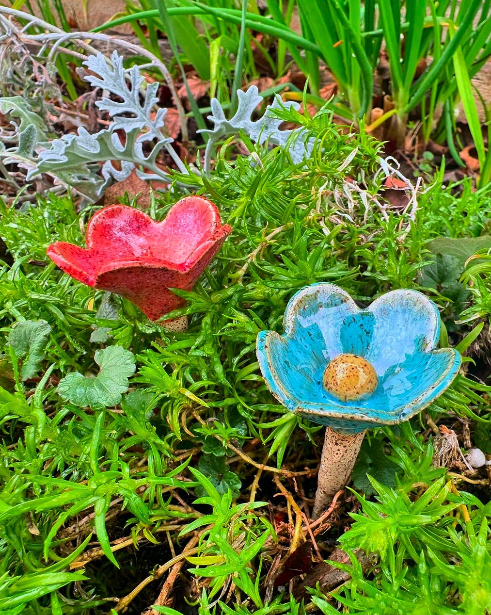 A Girl And Her Puppy Pottery Studio - Wholesale Versiering/decoratie voor buiten - Bee Cups - set van 3 handgemaakte bijen drinkbekers1