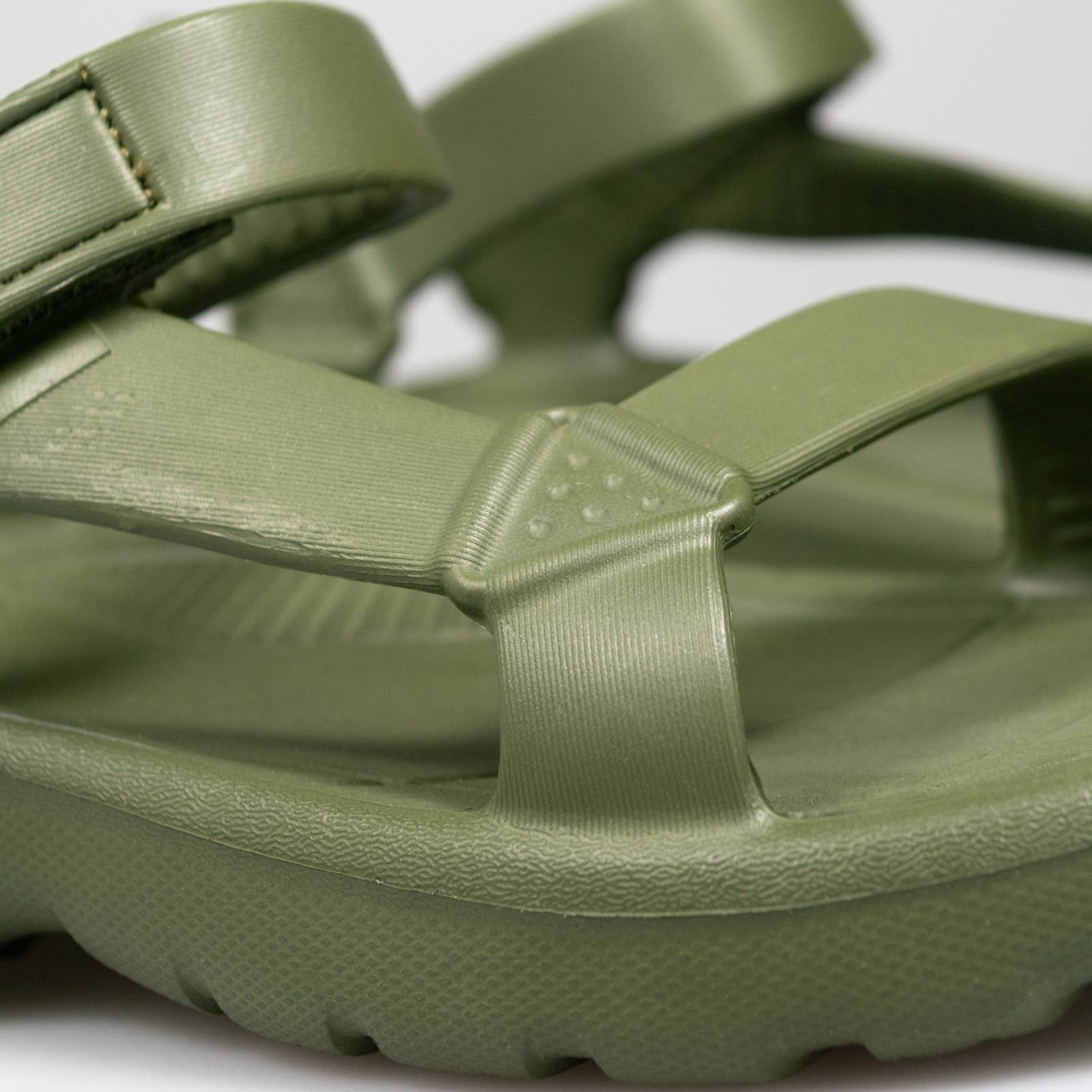 Avispas - Wholesale Sandals - Women's - Maui Olive. Flat sandal. Self-adhesive Velcro closure4