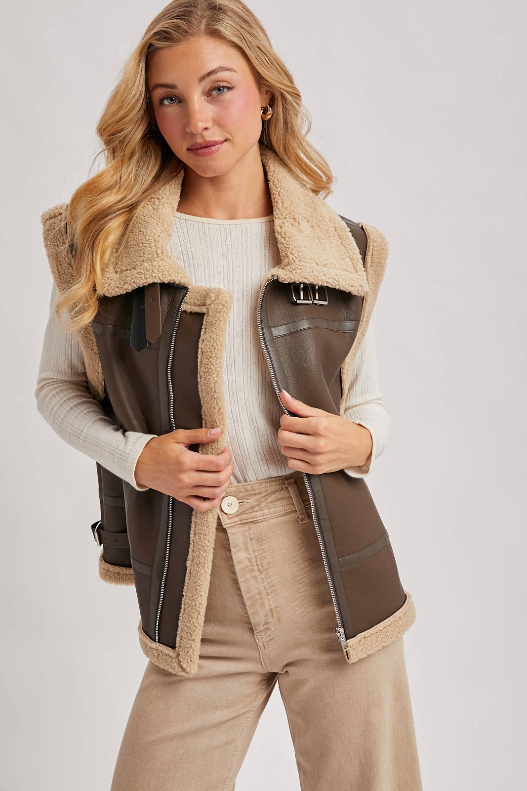 Bluivy – wholesale Outerwear Vest - Women’s – FAUX LEATHER WITH INNER FAUX SHEARLING AVIATOR VEST11