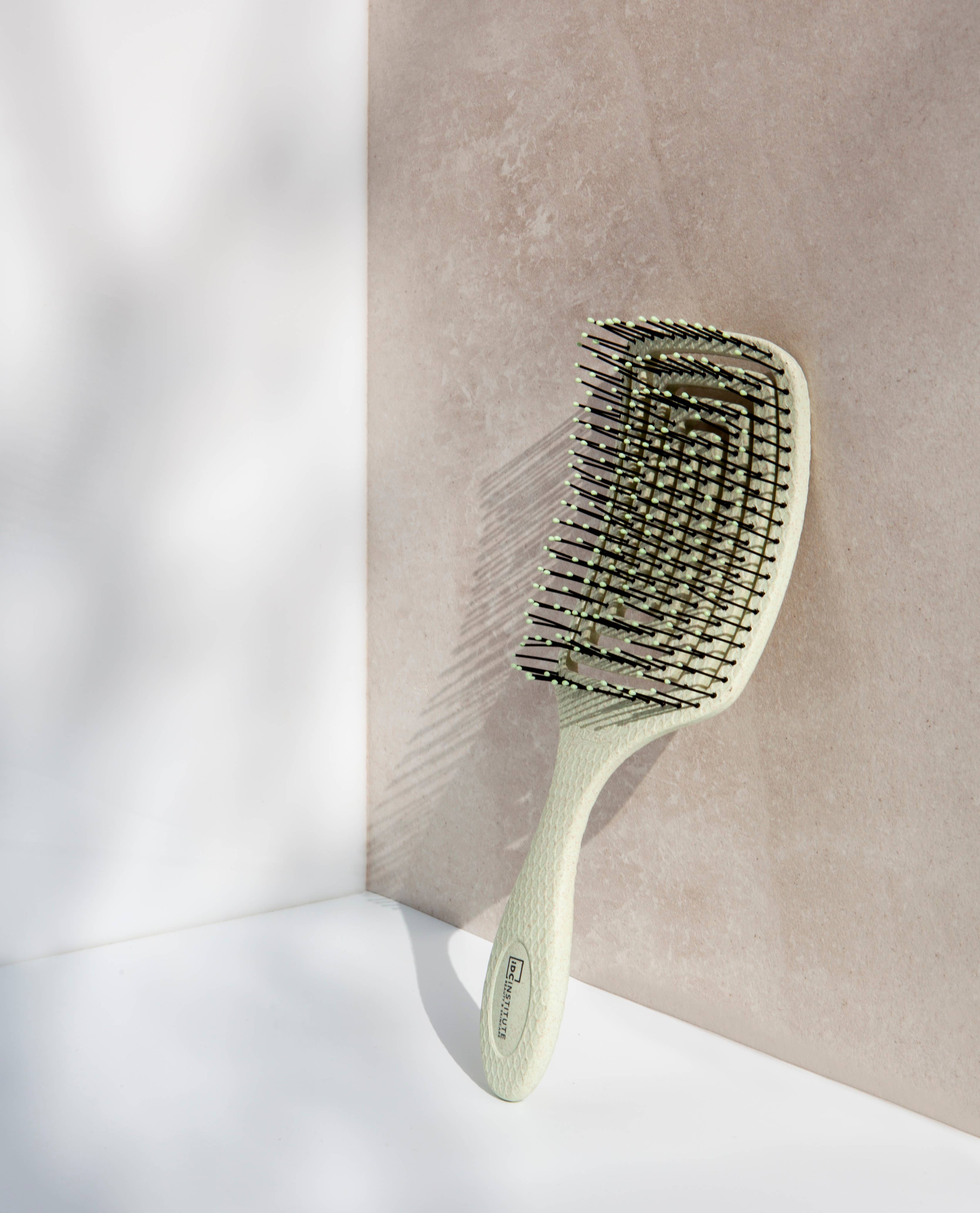 Aquarius Cosmetic SLU - Wholesale Makeup Brush Set - Idc Institute Eco Paddle Brush5