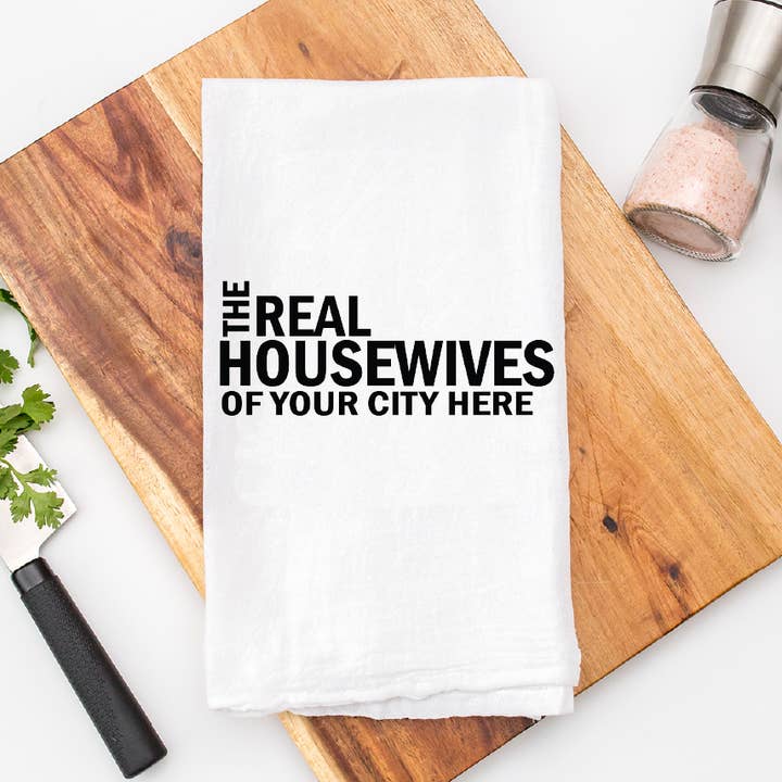 Echte huisvrouwen VAN JOUW CUSTOM CITY theedoek voor wholesale door Calm Down Caren