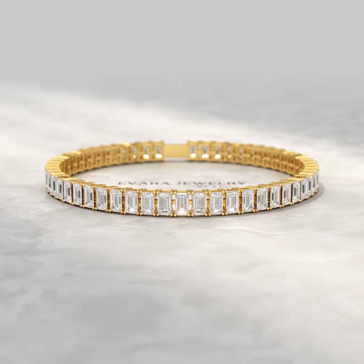 Bracelet Tennis en Diamant de Laboratoire Taille Émeraude de 15 Carats pour la vente par Evara Jewelry