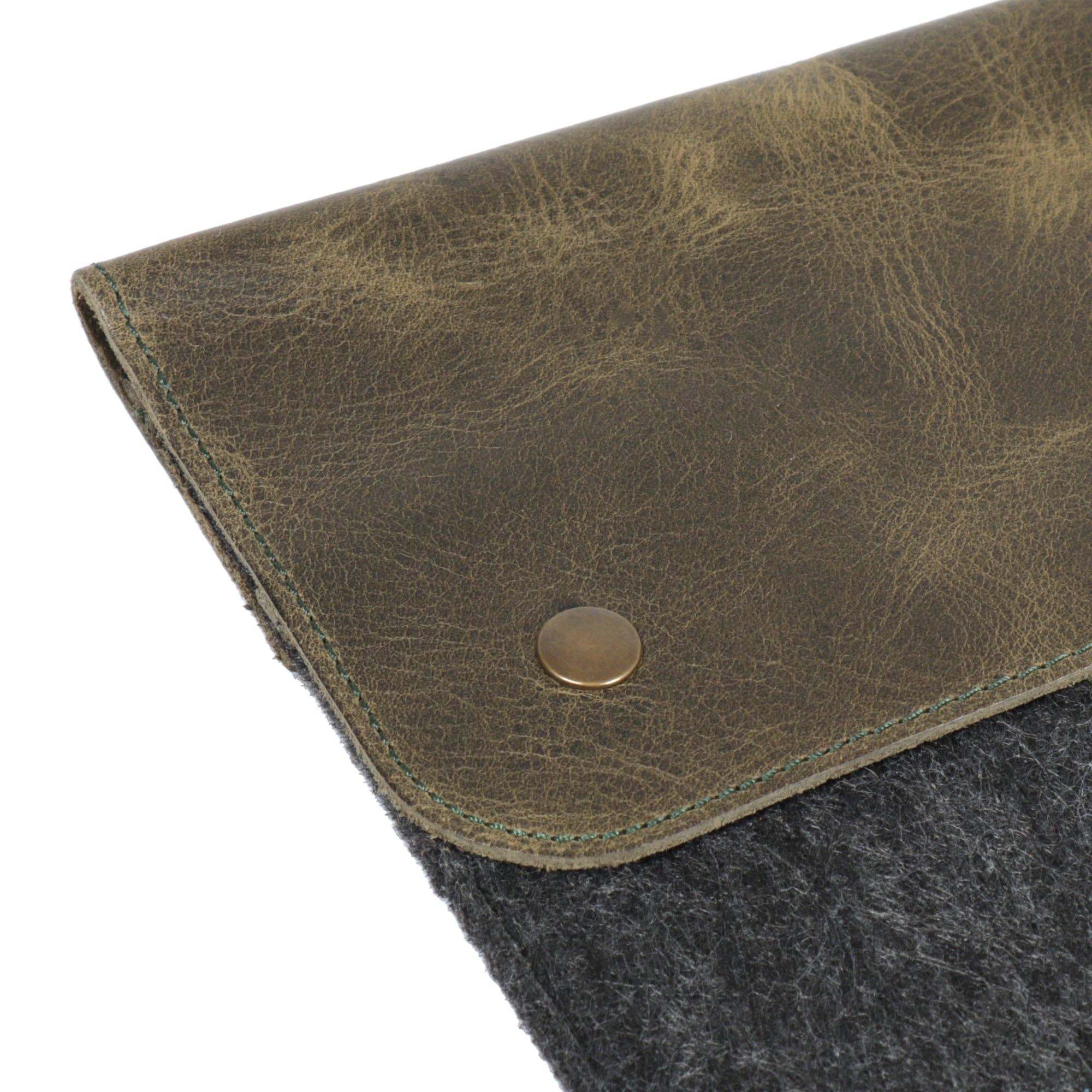 Londo – wholesale Laptop/tablet case – Unisex – MegaGear Fine Leather and Fleece Sleeve Bag for MacBook Pro, MacBook Air and iPad Case44