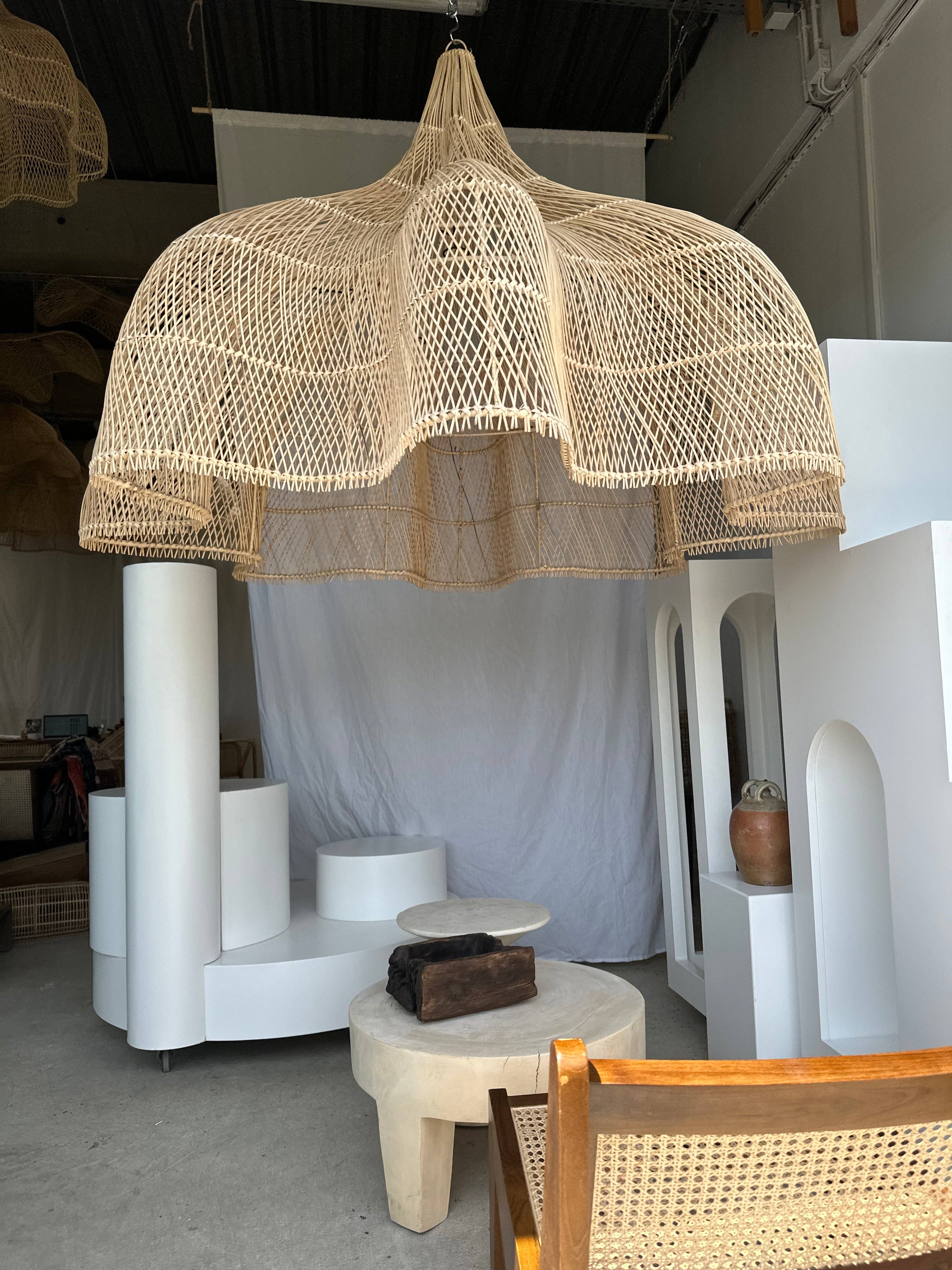 Office Objets - Wholesale Chandelier/Hanging Light - Immense rattan suspension in the shape of a flower, tulip, corolla H:1m; D:1m50185