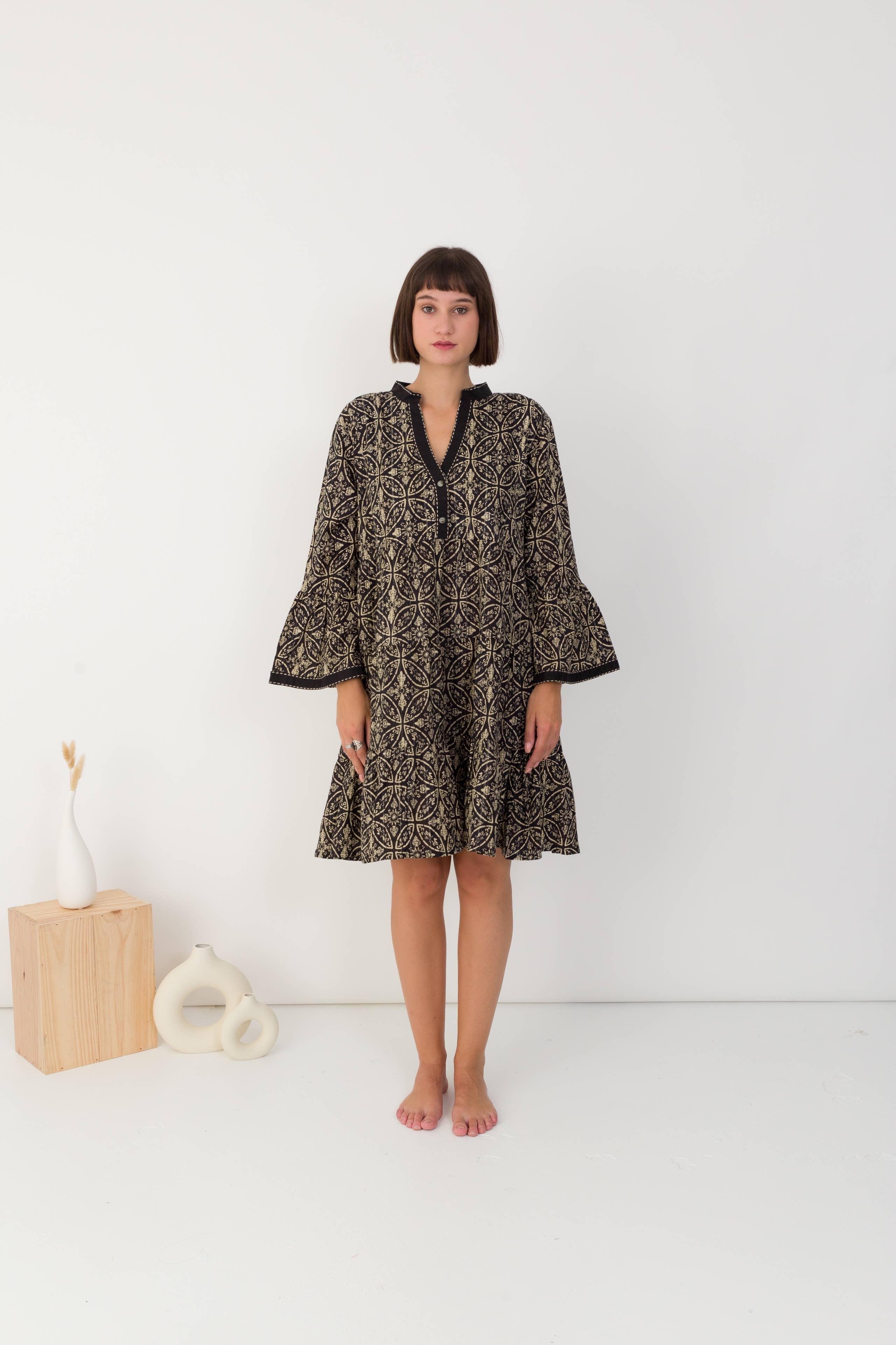 764 Abito corto con scollo a V - Prezzo  in vendita all'ingrosso su Faire6