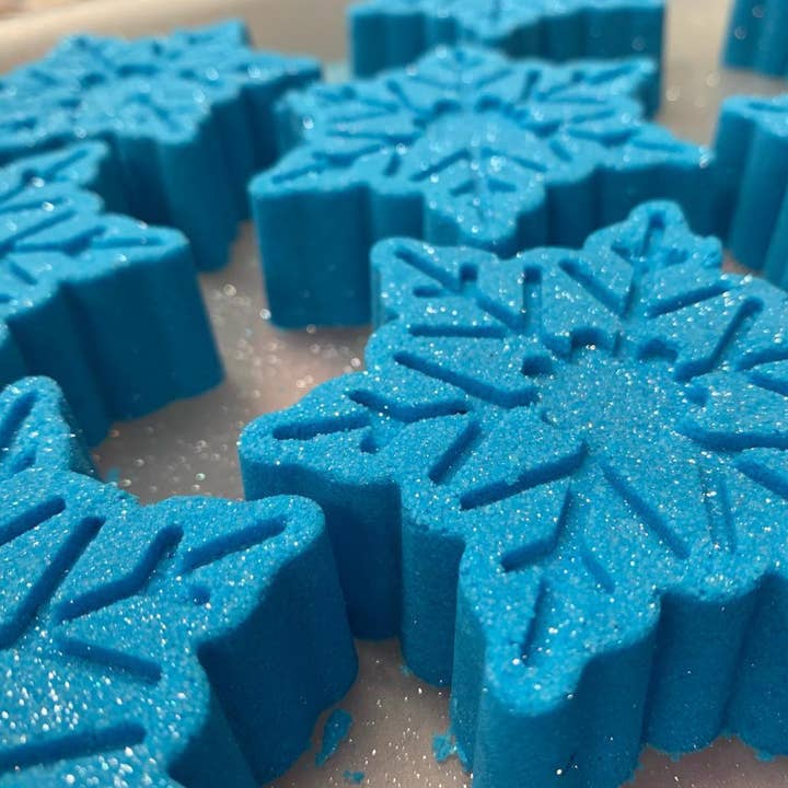 Snowflake Bath Bomb for wholesale by Poppy & Thyme