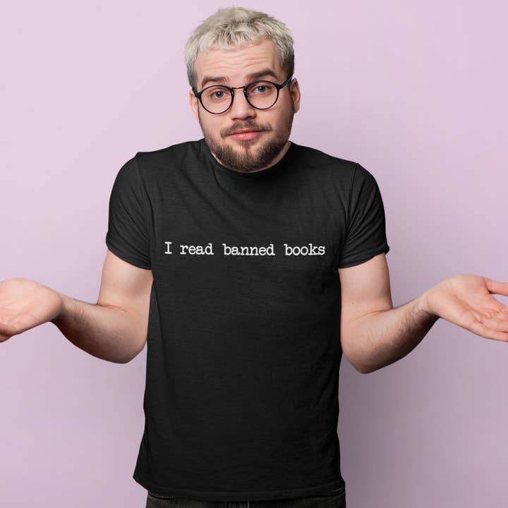 Bookish Endeavors – Großhandel T-Shirt mit Siebdruck – Unisex – Erwachsener: Ich lese verbotene Bücher1