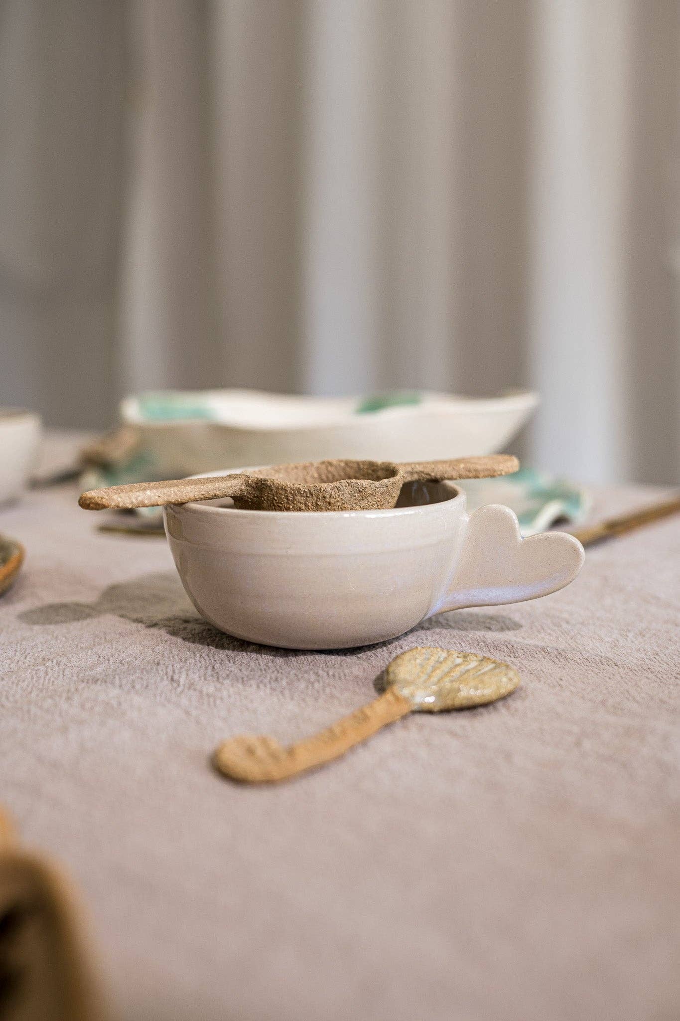 Laëtitia Fauchere – wholesale Coffee/tea cup – “L'Amoureuse” mug2