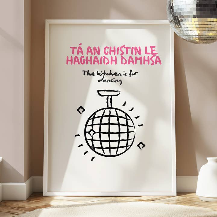 Tá an christin le hAghaidh Damhsa Print for wholesale by As Gaeilge