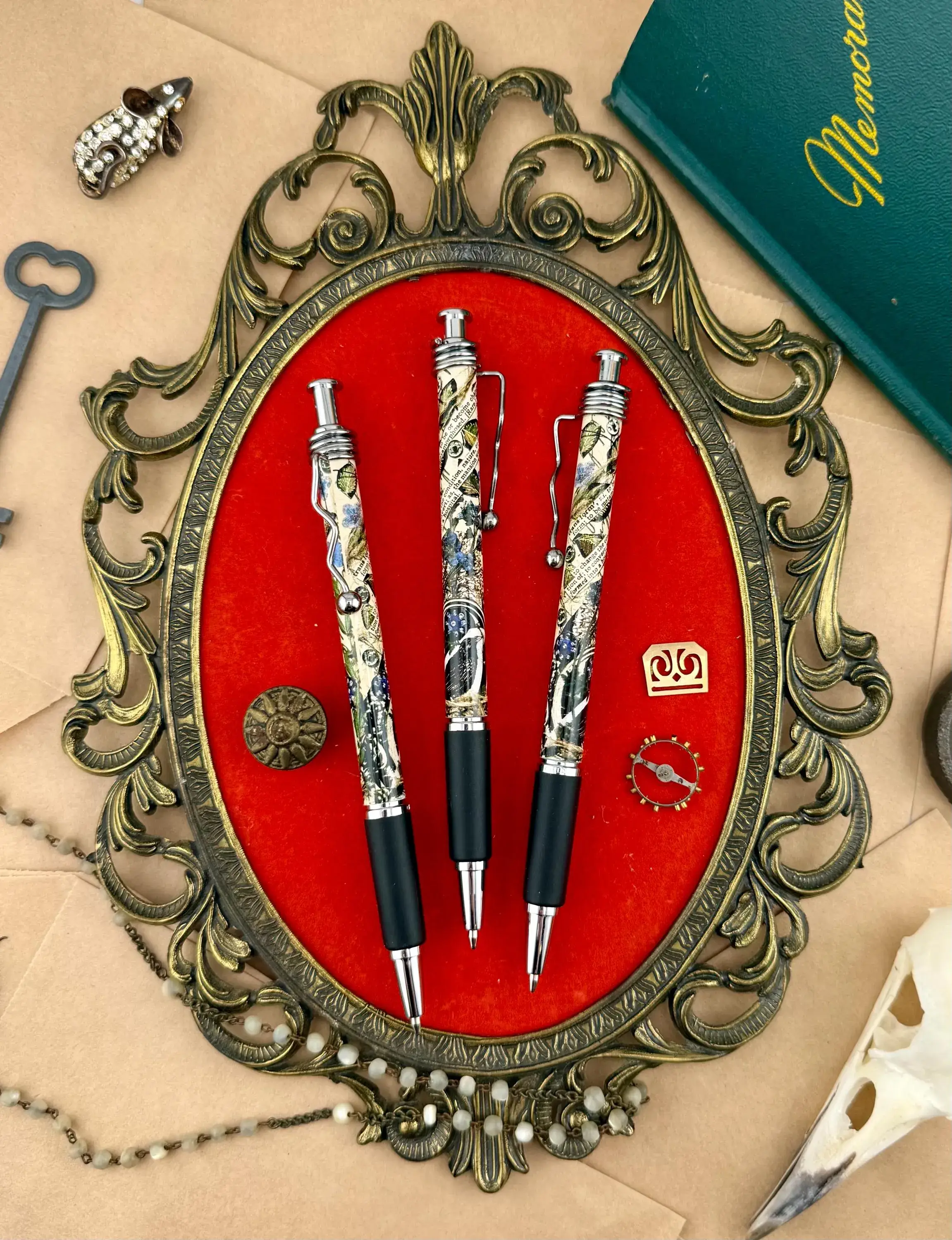 Corkscrew Curiosities - Vente Stylos - Art d'impression collage cerveau de corbeau stylo7