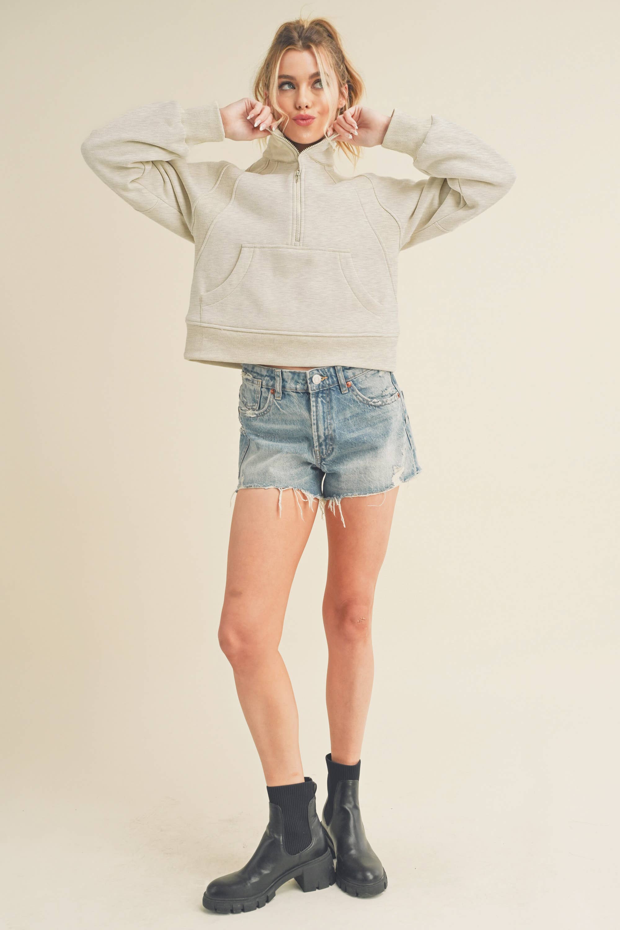 AEMI + CO - Venta al por mayor Sudadera - Mujer - 950CK Dove - Suéter con media cremallera y cuello tipo embudo50