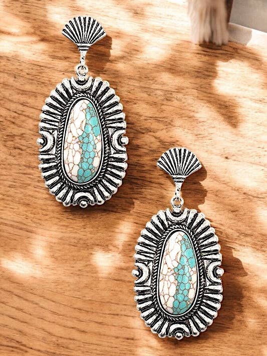 BOUCLE D'OREILLE PENDANTE OVALE AVEC GEMME WESTERN pour la vente par Andrea Bijoux