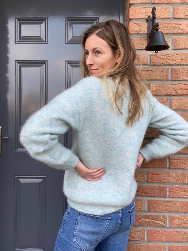 Maglione Ange azzurro per la vendita all'ingrosso da parte di AVA Créations