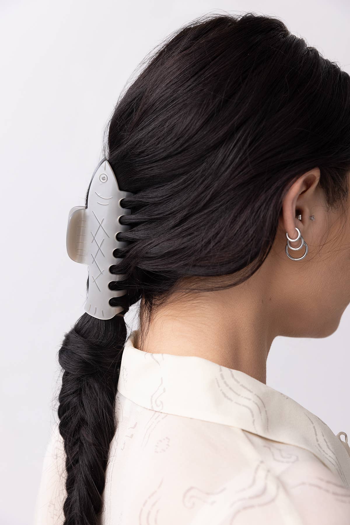 WINONA IRENE - Wholesale Hair Clip - Women's - Herring Fish Silver Acetate Hair Claw with Rhinestone Eye1