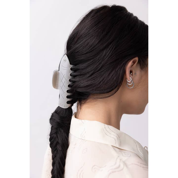 WINONA IRENE - Wholesale Hair Clip - Women's - Herring Fish Silver Acetate Hair Claw with Rhinestone Eye1